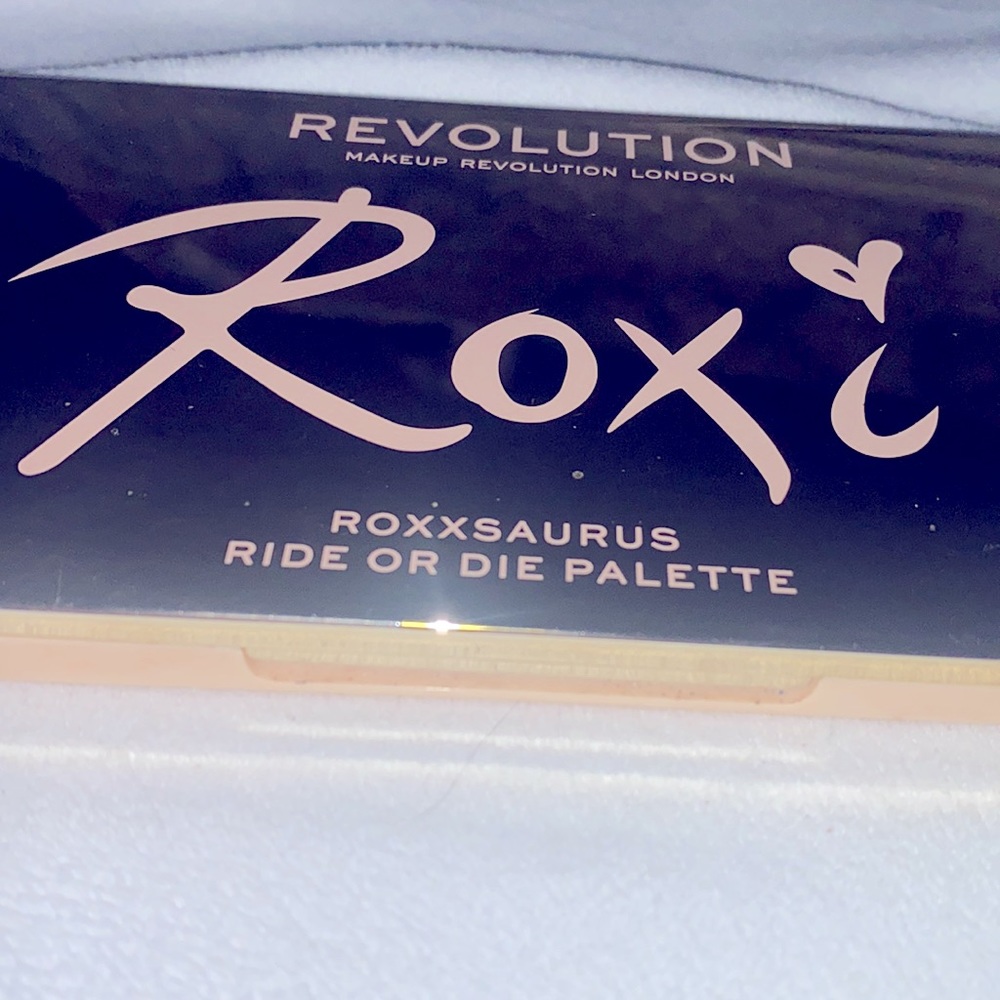 Revolution Roxi; Ride or Die Eyeshadow Palette - Picture 2 of 4